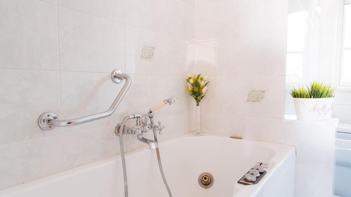 Apartment 3 Bedrooms Sunny With Terrace & View