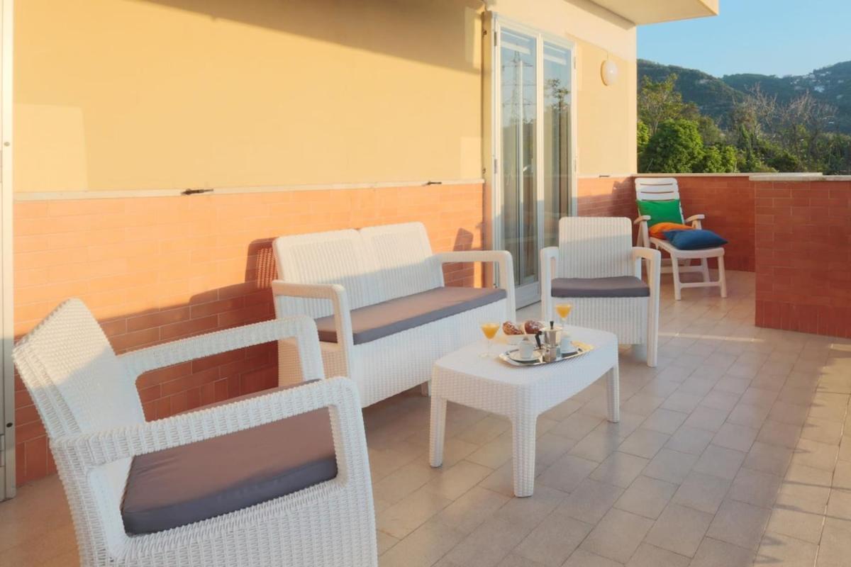 3 Bedrooms Sunny With Terrace & View Apartment *