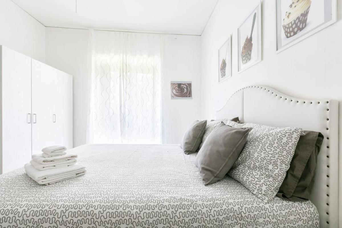 3 Bedrooms Sunny With Terrace & View *